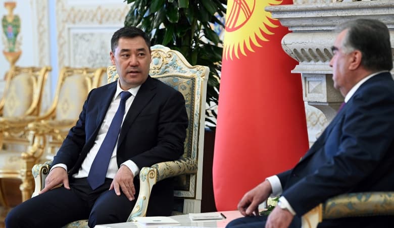 Садыр Жапаров обсудил с президентом Таджикистана пограничные вопросы