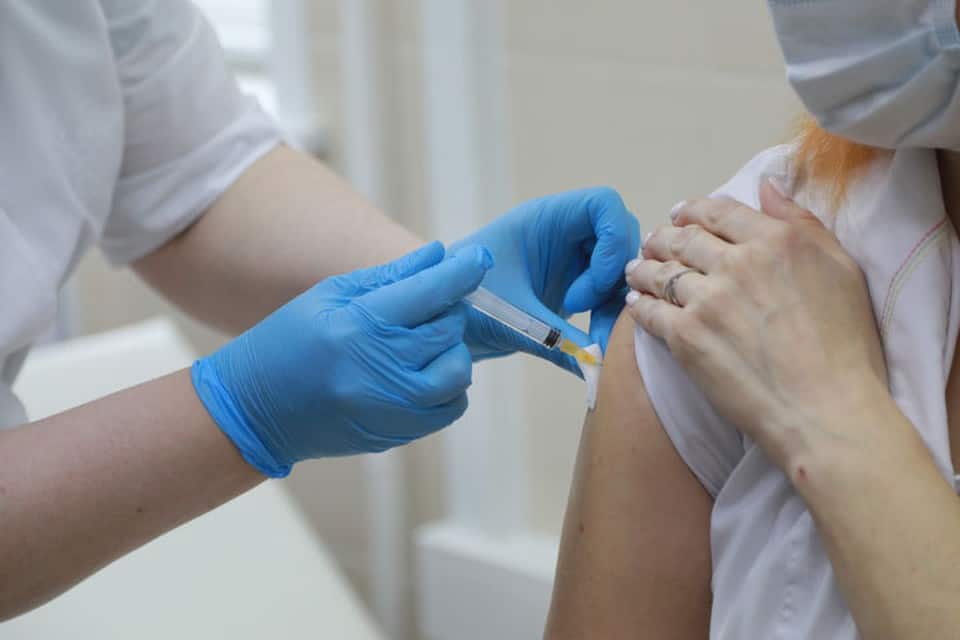 В КР запущен сервис выдачи электронных сертификатов о вакцинации