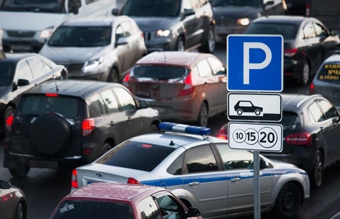 Неизвестные взимают плату на муниципальных парковках — мэрия Бишкека просит сообщать о таких случаях