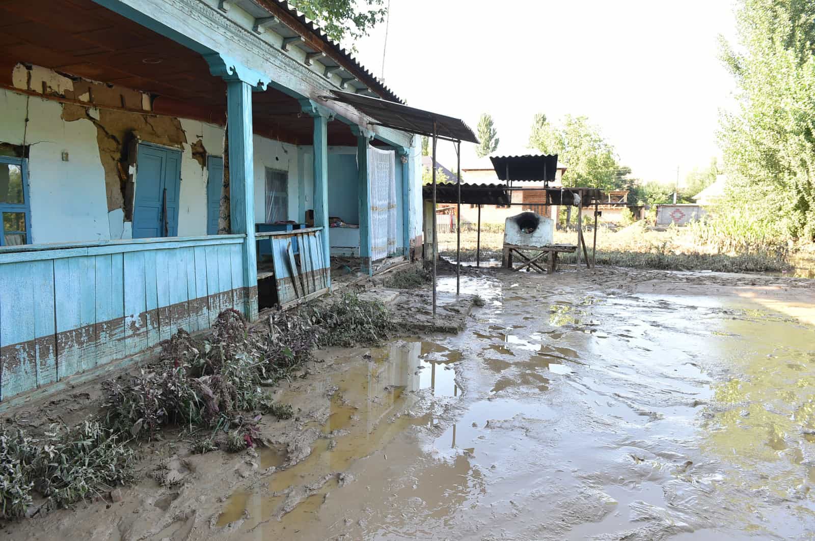 Глава кабмина пообещал оказать «посильную помощь» пострадавшим от схода селевых потоков