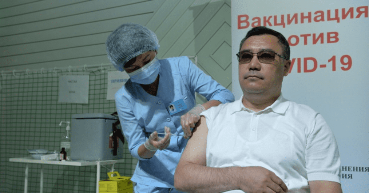 Садыр Жапаров получил вакцину от коронавируса