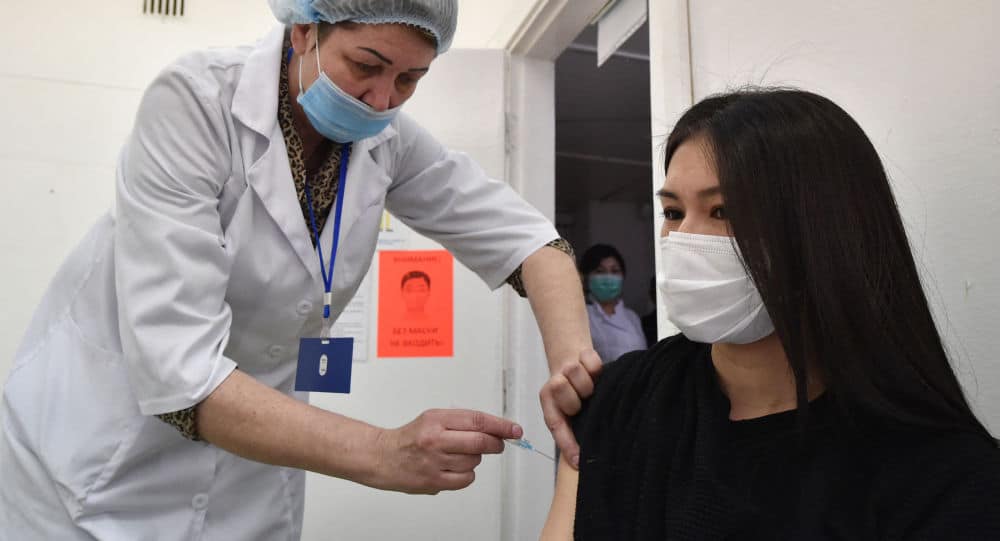 В Бишкеке пункты вакцинации населения развернут в супермаркетах и аптеках
