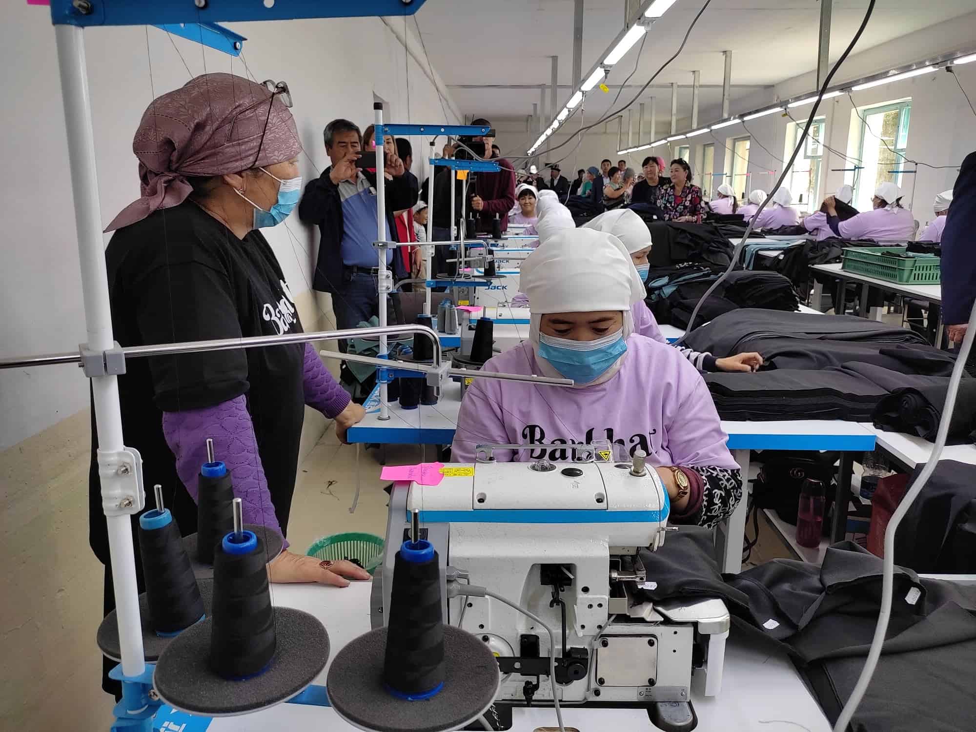 На Иссык-Куле запустили еще одну швейную фабрику на 100 рабочих мест