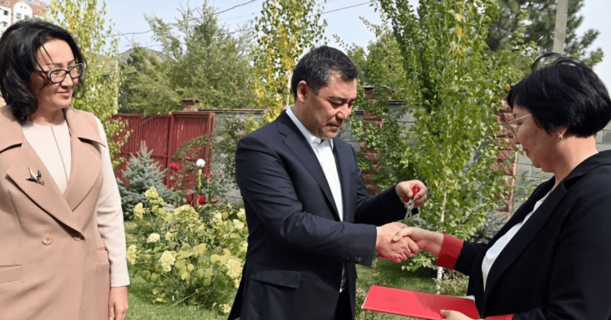 Президент передал ГИК свой дом в Бишкеке — пообещал сделать то же с домами осужденных коррупционеров