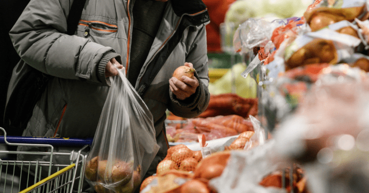 Цены на продукты растут быстрее зарплат кыргызстанцев