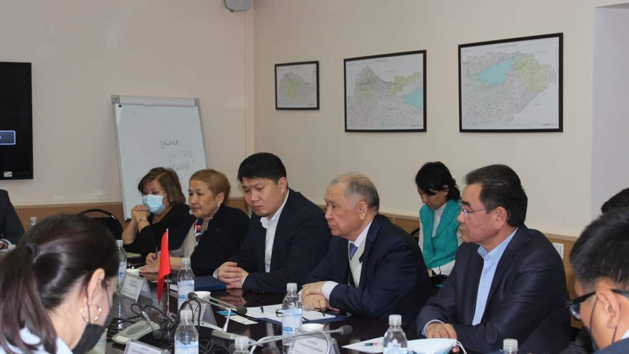 Проблемы с транзитом — Минэконом предложил создать логистические центры на границе с Казахстаном
