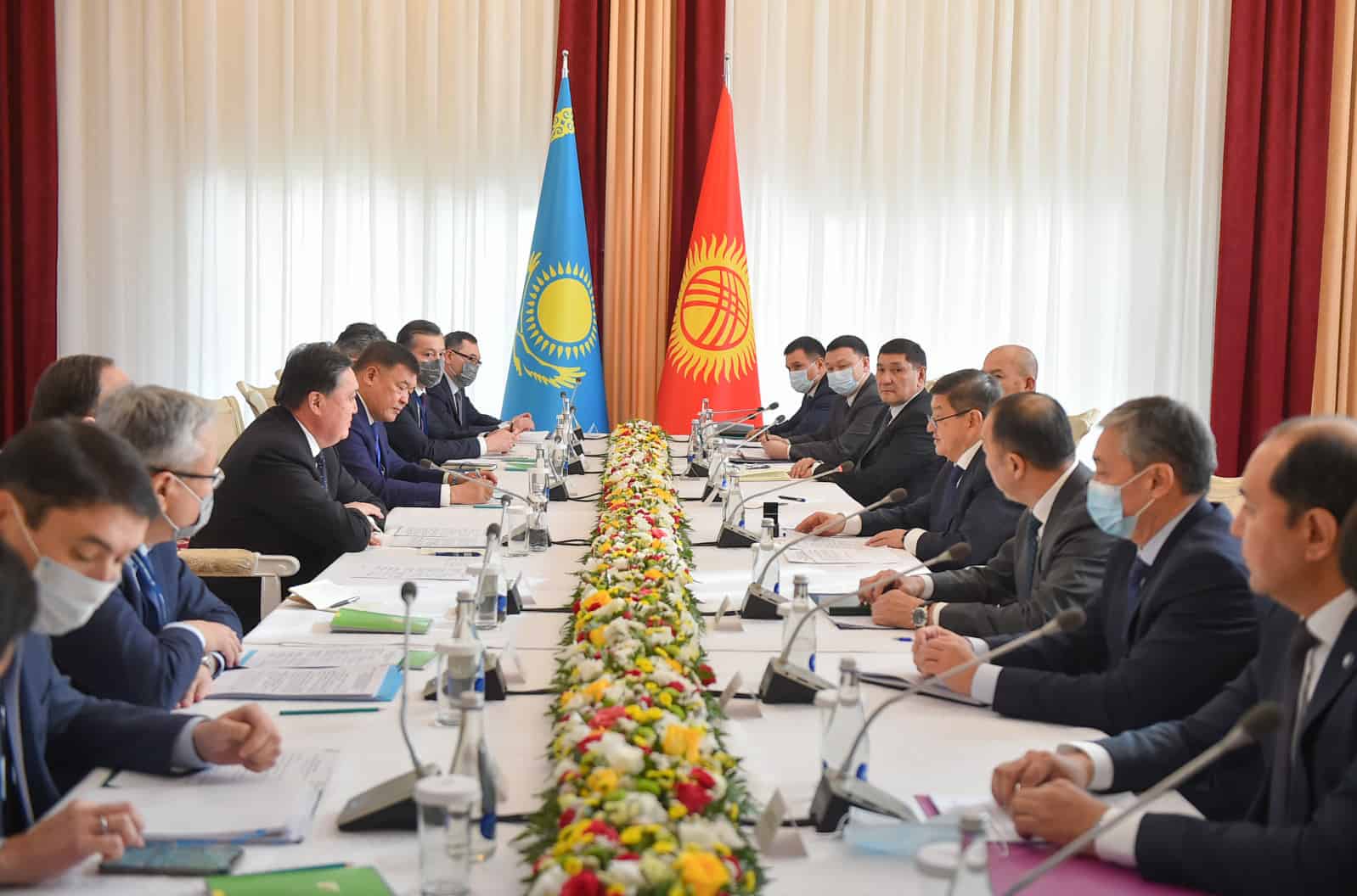 Премьер-министры Кыргызстана и Казахстана провели переговоры в Бишкеке