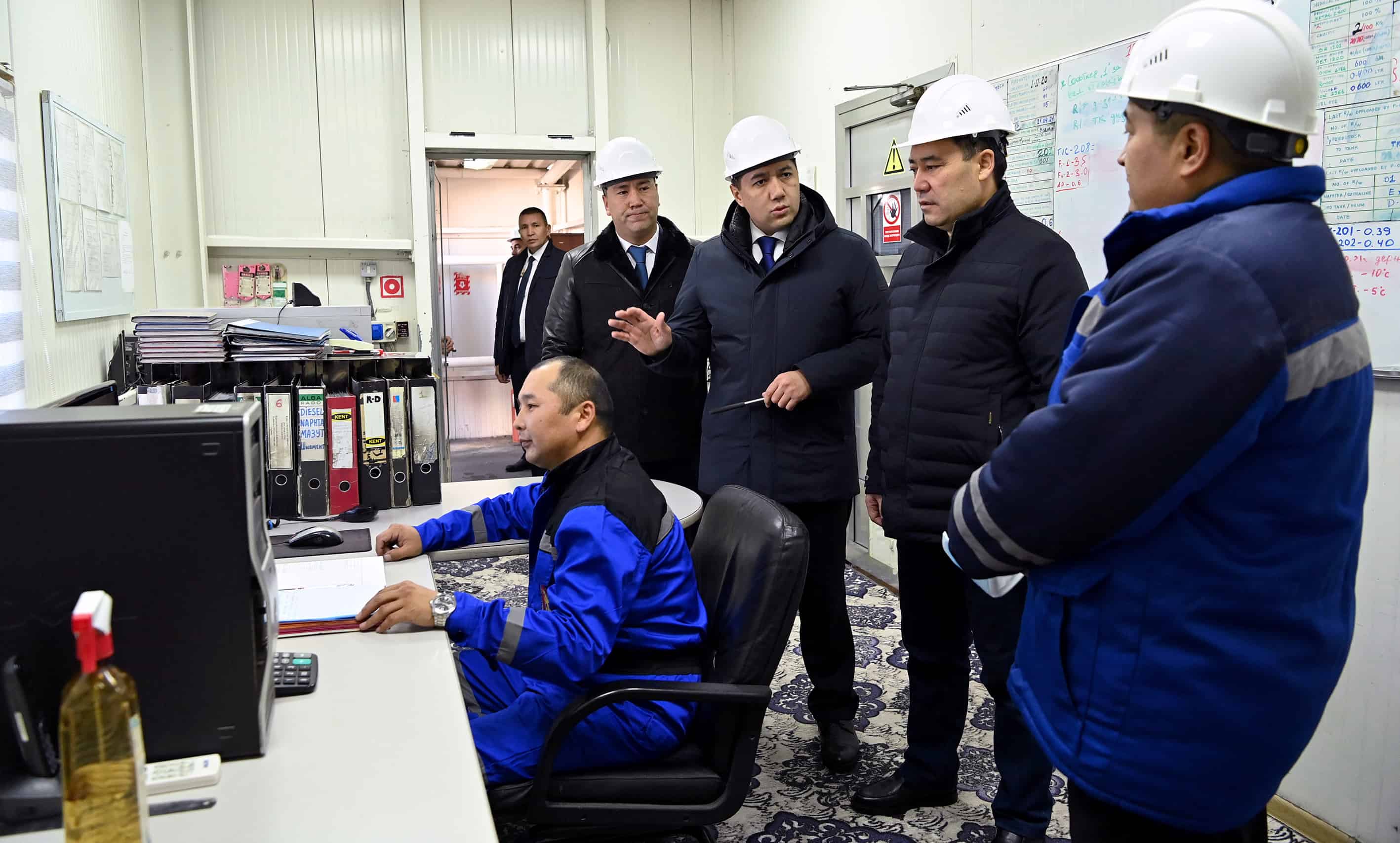 Президент поручил модернизовать «Кыргыз Петролеум Компани»