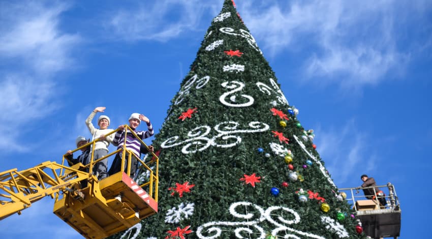 Мэрия Бишкека потратит 5.7 млн сомов на украшение елки и площади Ала-Тоо