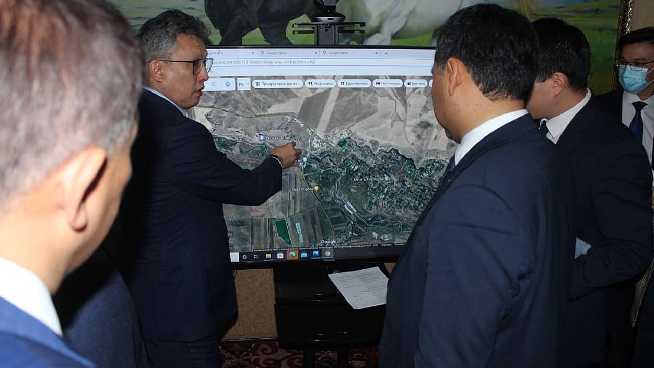 Кыргызстан и Казахстан обсуждают место строительства торгово-логистического центра