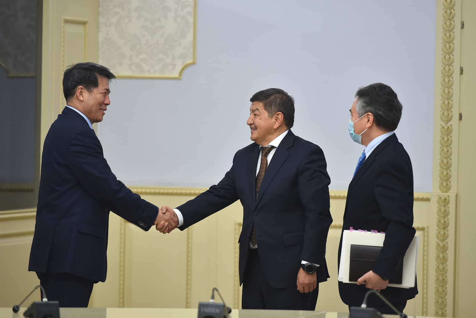 В кабмине обсудили вопросы кыргызско-китайского сотрудничества