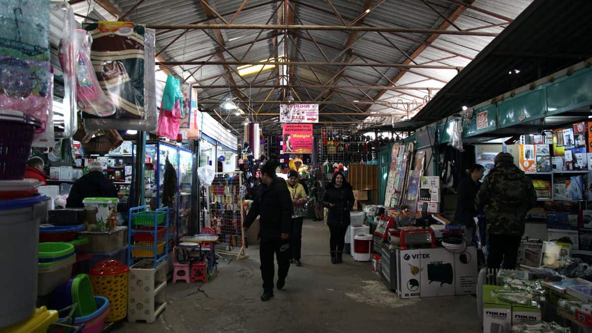 Торговцев Орто-Сайского рынка оштрафовали за работу в сандень