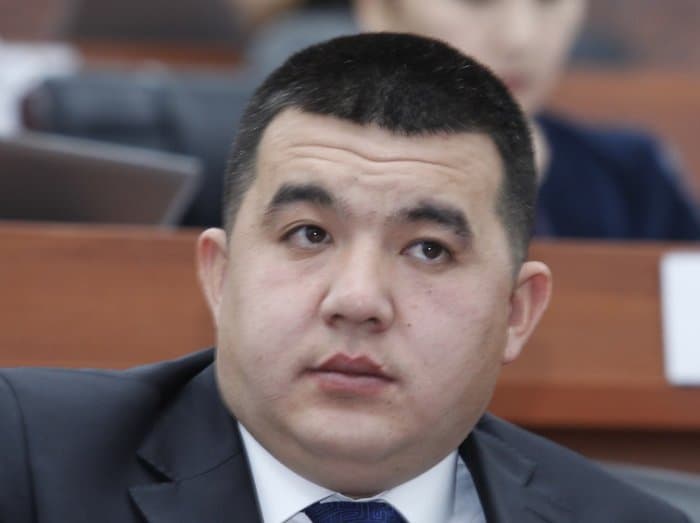 Мэр Токмака Урмат Самаев заявил, что не имеет отношения к нападению на Омурбека Текебаева