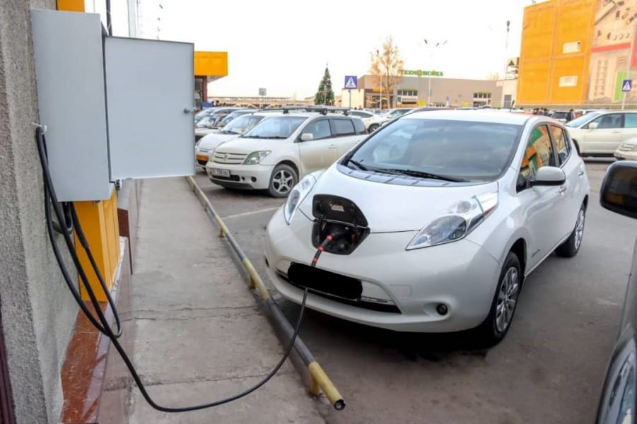 В Бишкеке открылись 10 зарядных станций для электромобилей — адреса