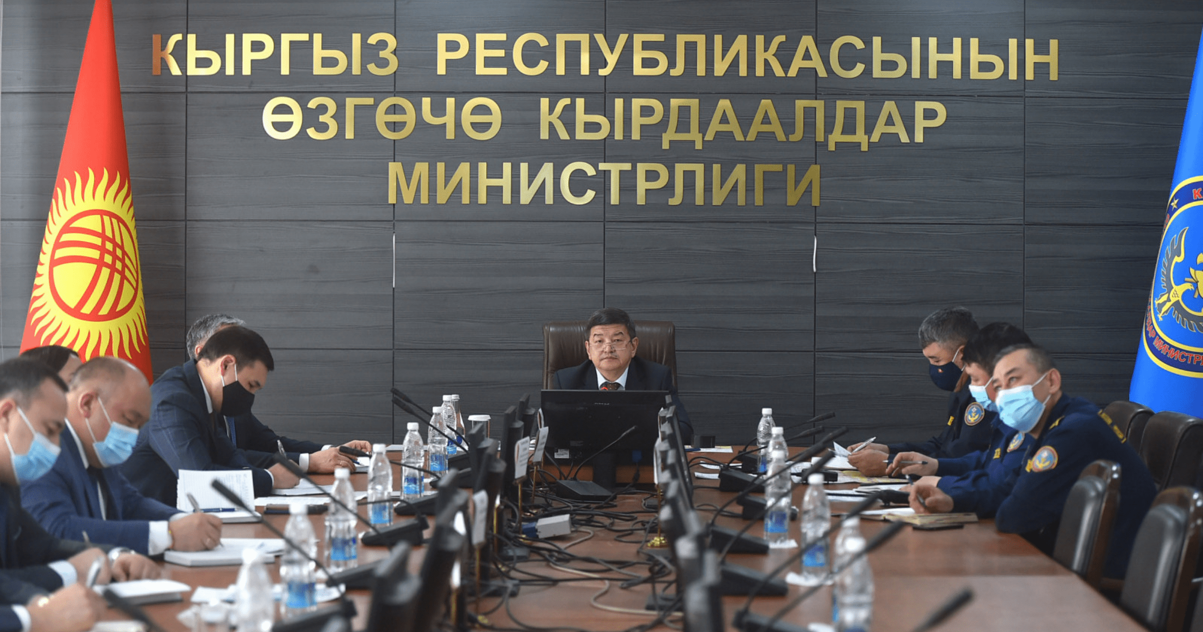 Акылбек Жапаров провел оперативное совещание по ситуации на кыргызско-таджикской госгранице