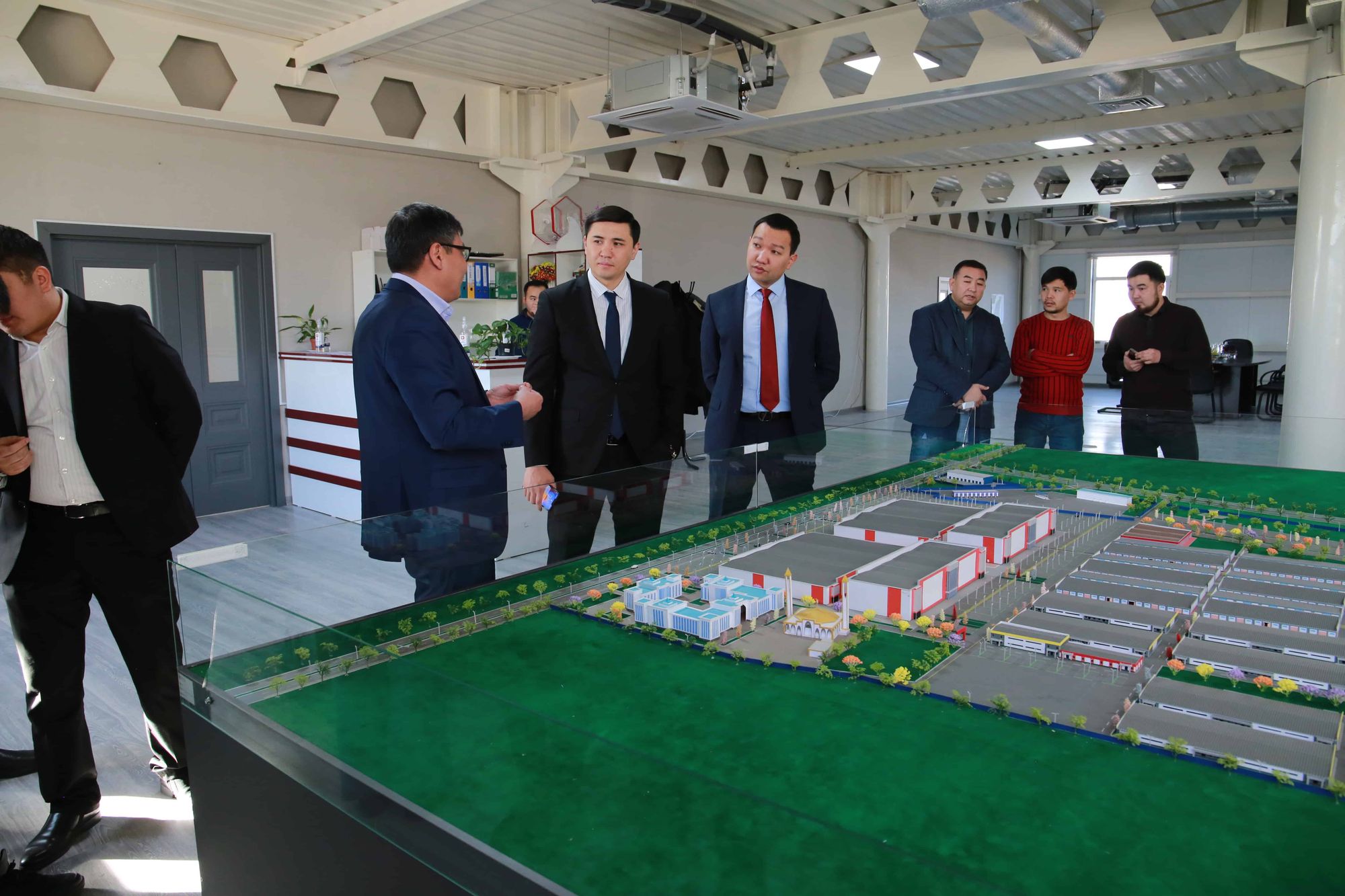 Глава KADI посетил индустриальный парк Silk Way — там планируется построить 112 фабрик