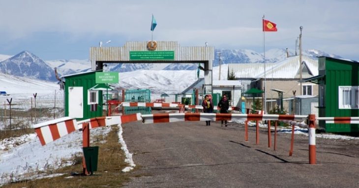 Казахстан закрыл почти все пункты пропуска на границе с Кыргызстаном — осталось два