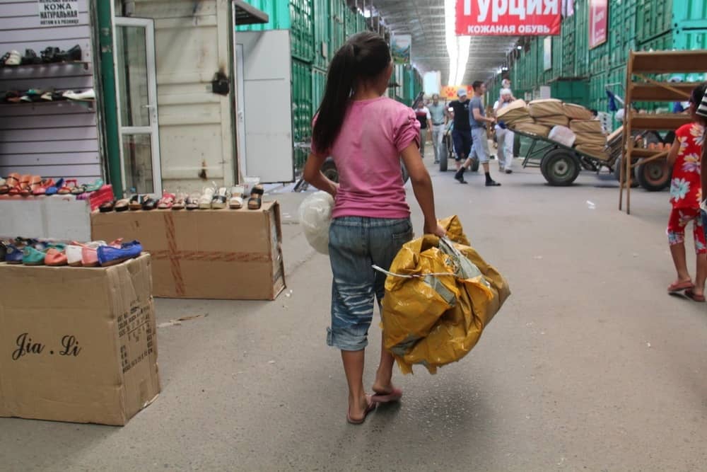 Более 1 млн маленьких кыргызстанцев проживают в абсолютной бедности