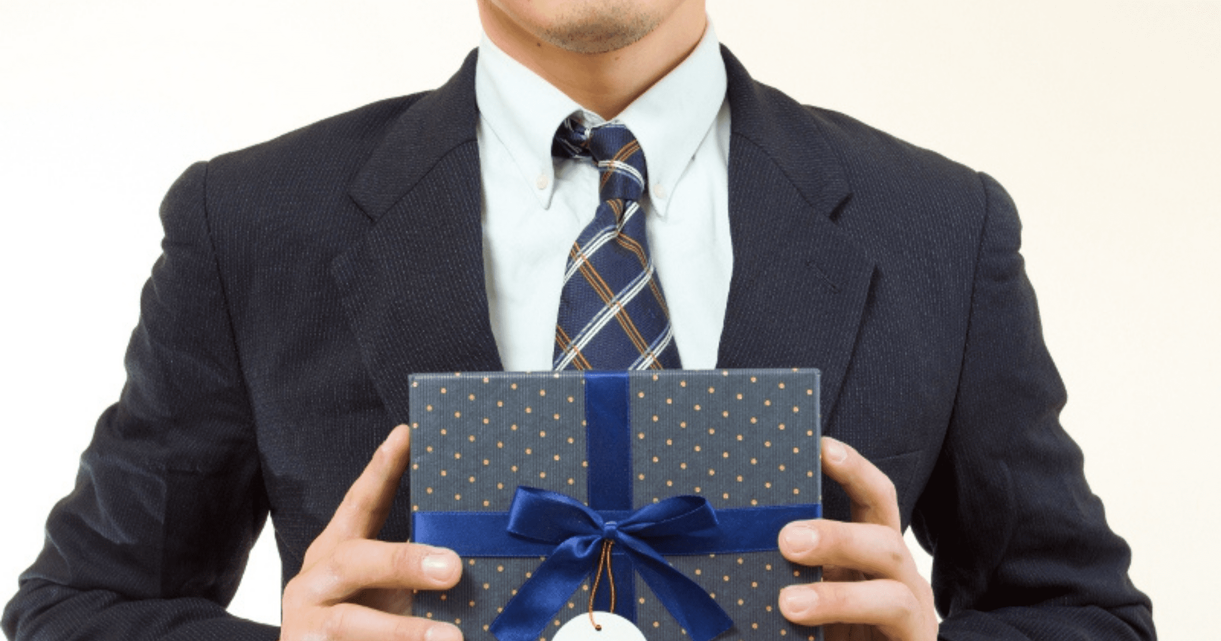 Депутаты предлагают разрешить чиновникам принимать более дорогие подарки