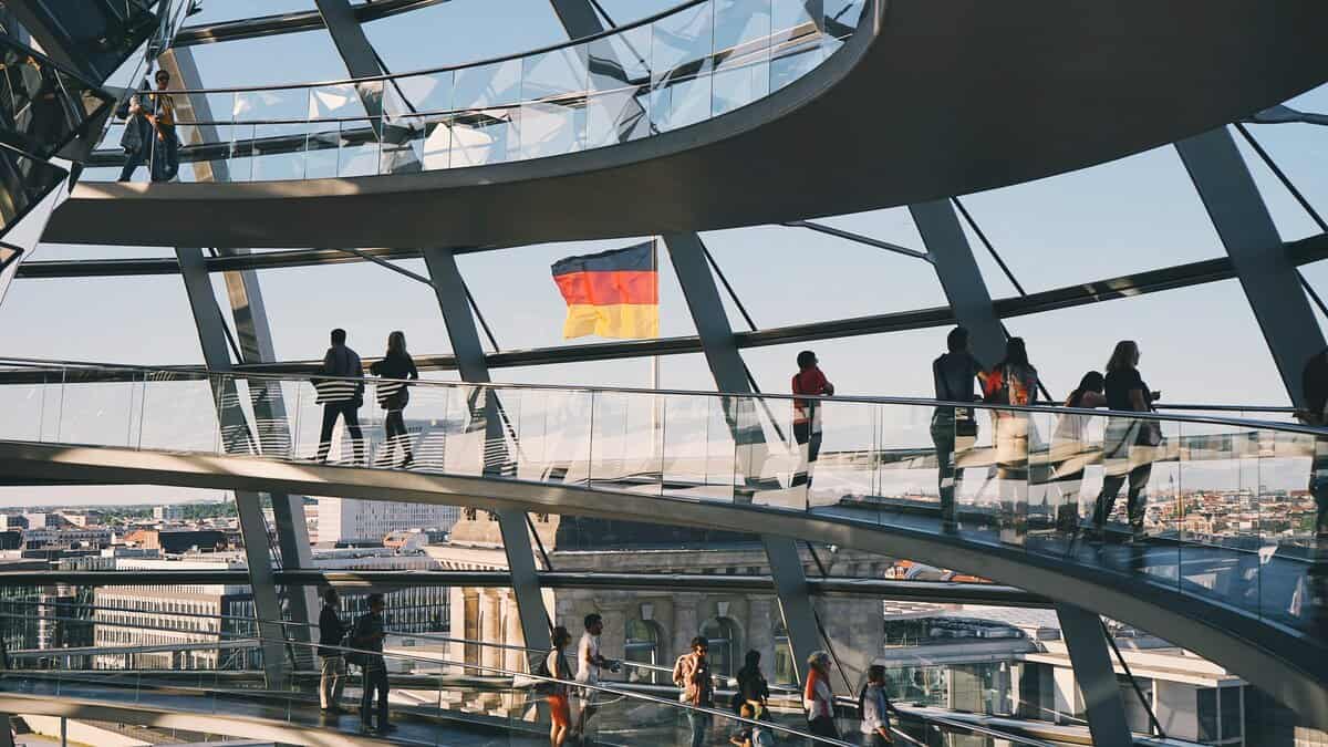 В Германии могут трудоустроиться дипломированные специалисты из КР по четырем направлениям