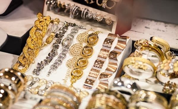 Кыргызстан импортирует 1.6 тонны золота в год