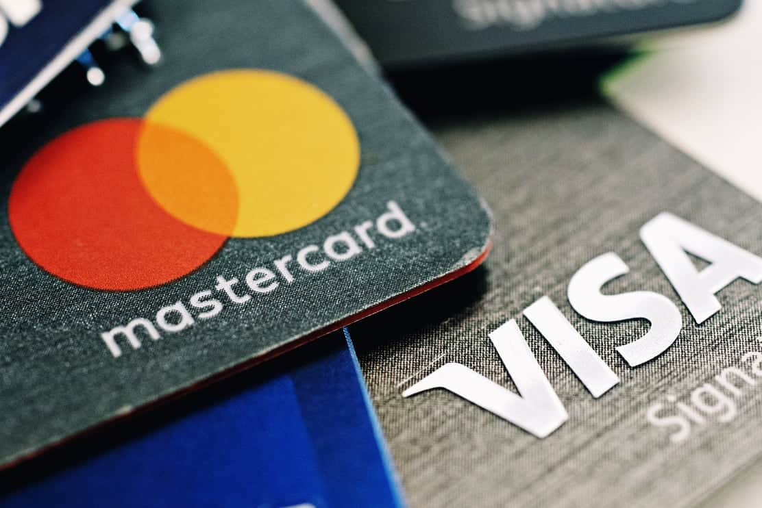 Visa, Mastercard и American Express приостановили деятельность в России