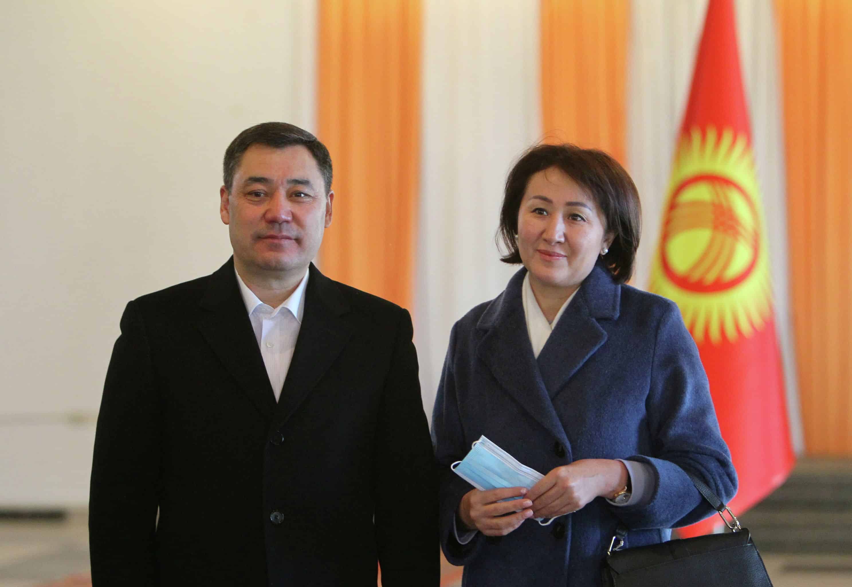 В Азербайджан с Садыром Жапаровым отправились пять министров и супруга