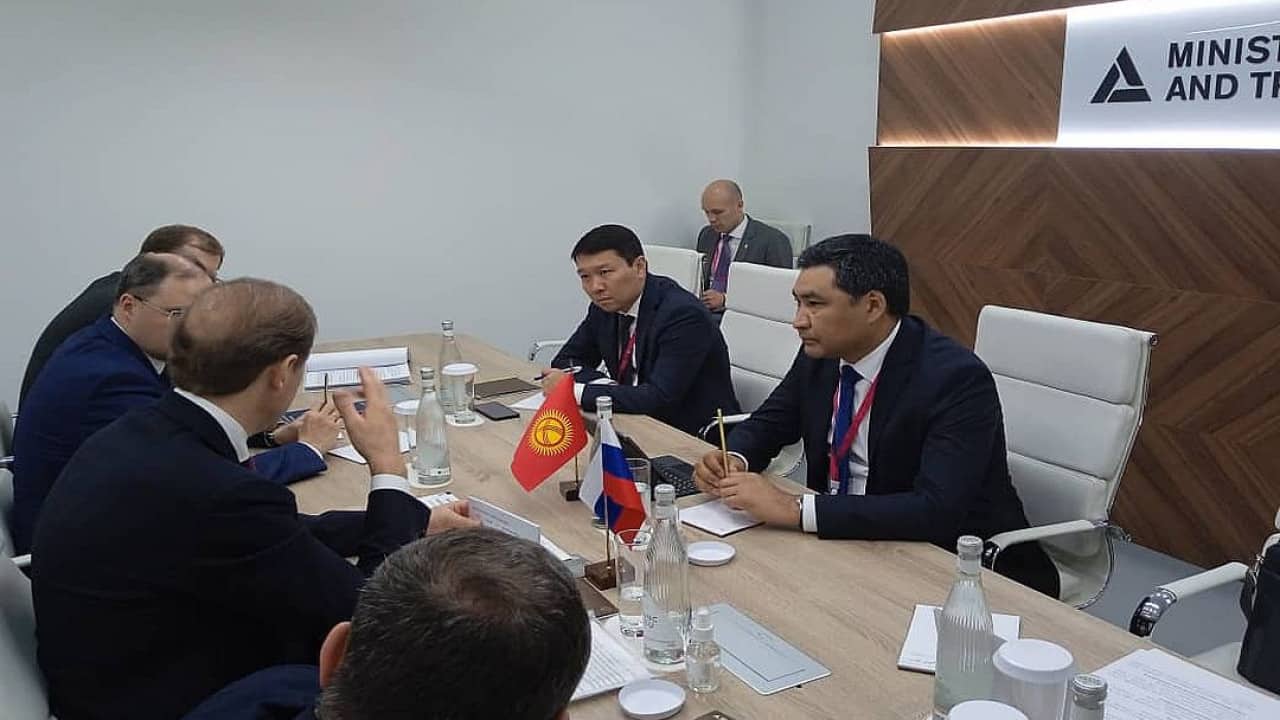 Кыргызстан и Россия обсудили вопросы двустороннего сотрудничества в сфере промышленности