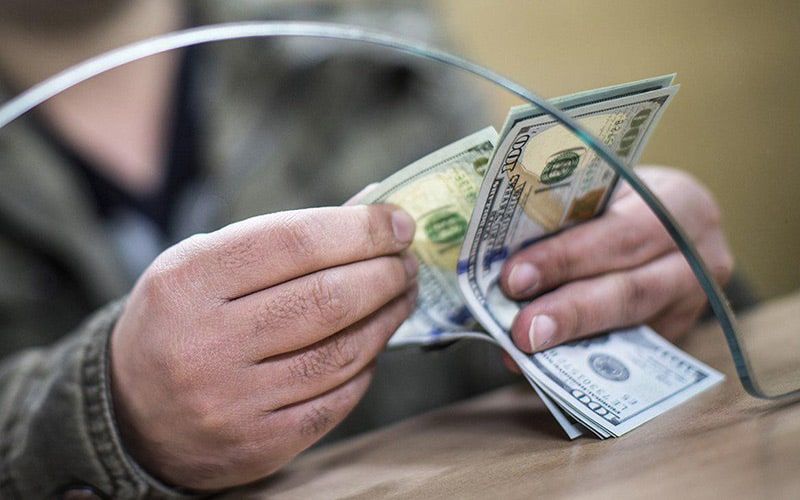 С начала года комбанки продали валюты на 285.6 млрд сомов