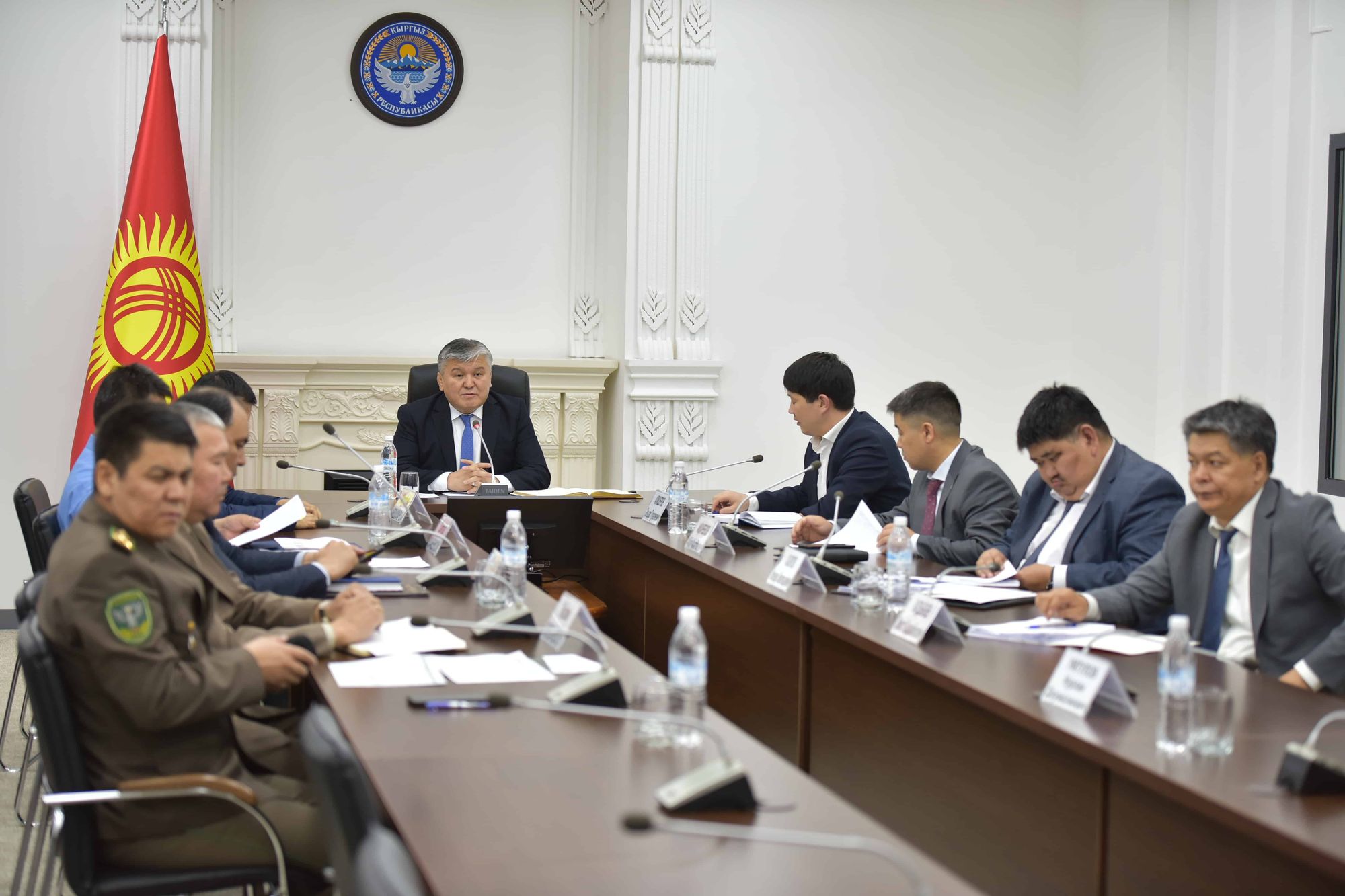 Кожошев созвонился с вице-премьером Казахстана из-за очередей на границе