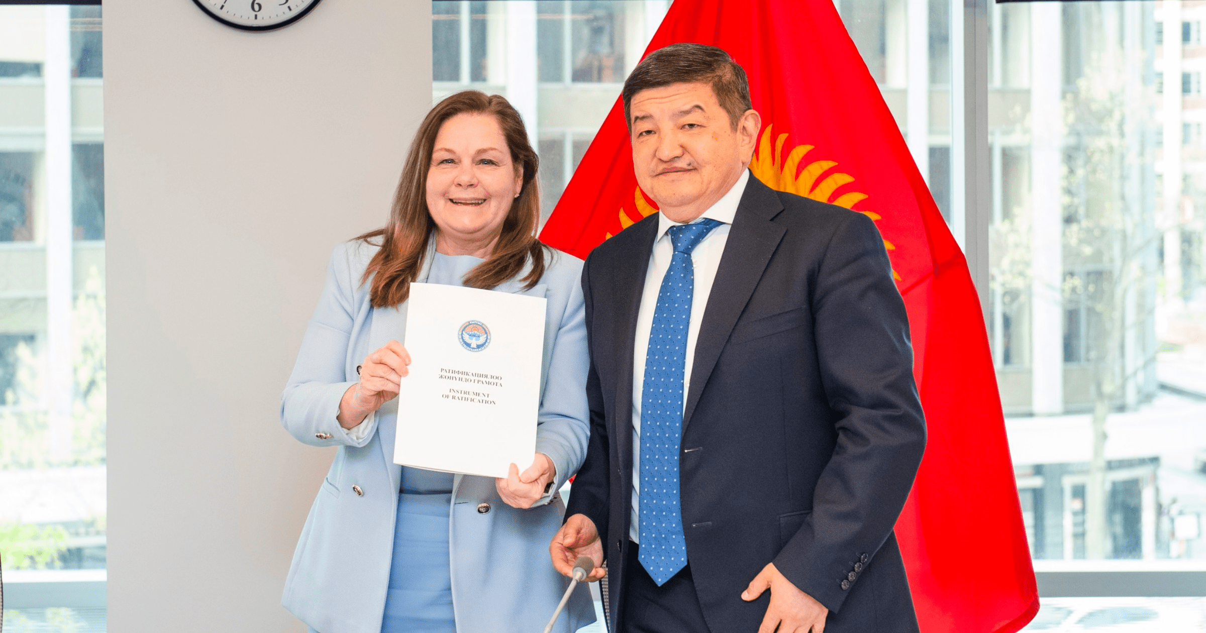 Кыргызстан ратифицировал конвенцию МЦУИС – Жапаров передал ее на хранение во Всемирный банк