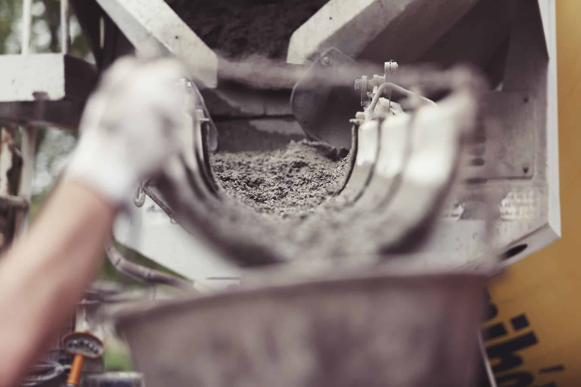 Болтурук заявил о планах возродить «Курментинский цементный завод»