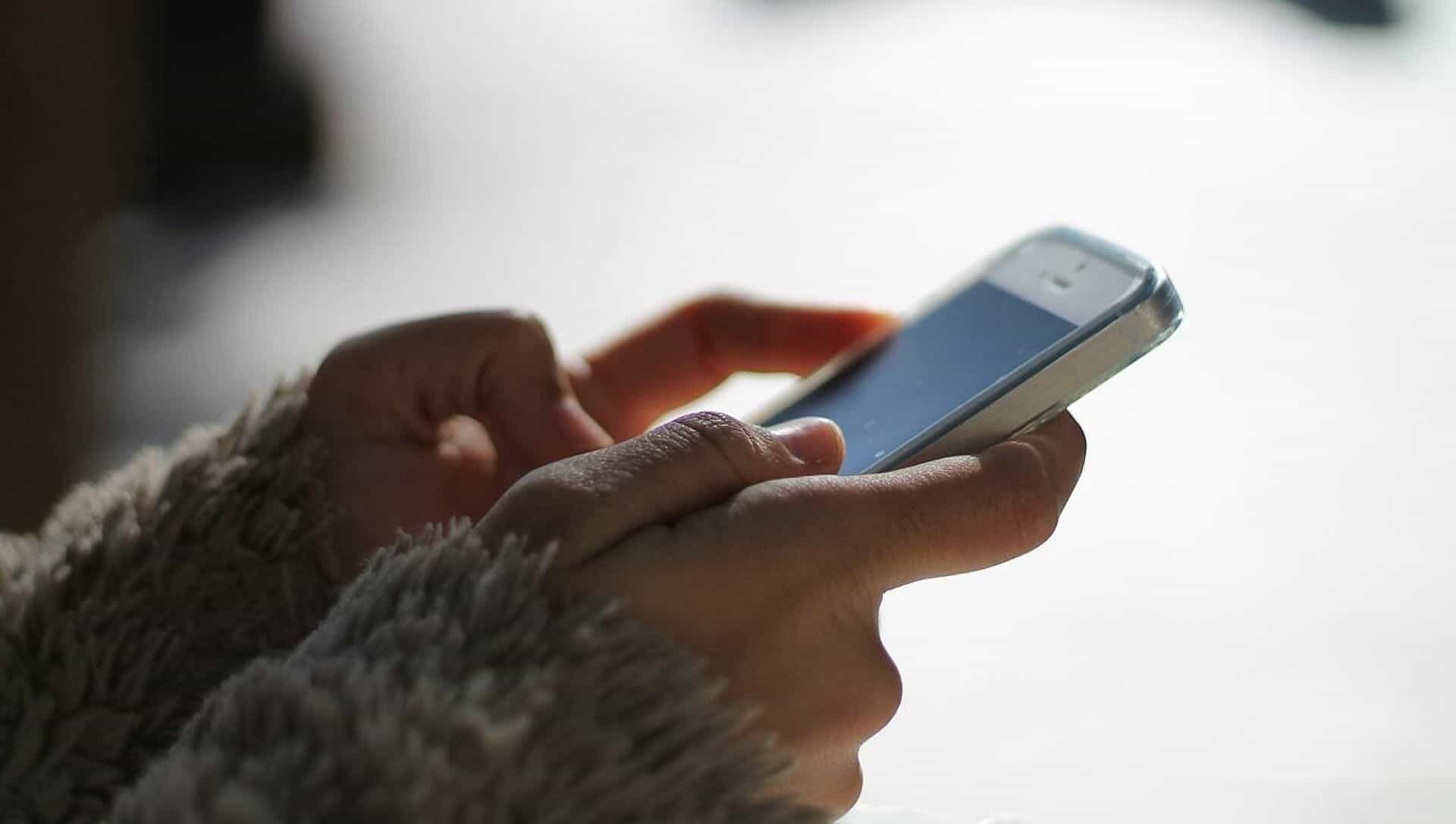 Кыргызстанцев могут обязать регистрировать смартфоны за 700 сомов