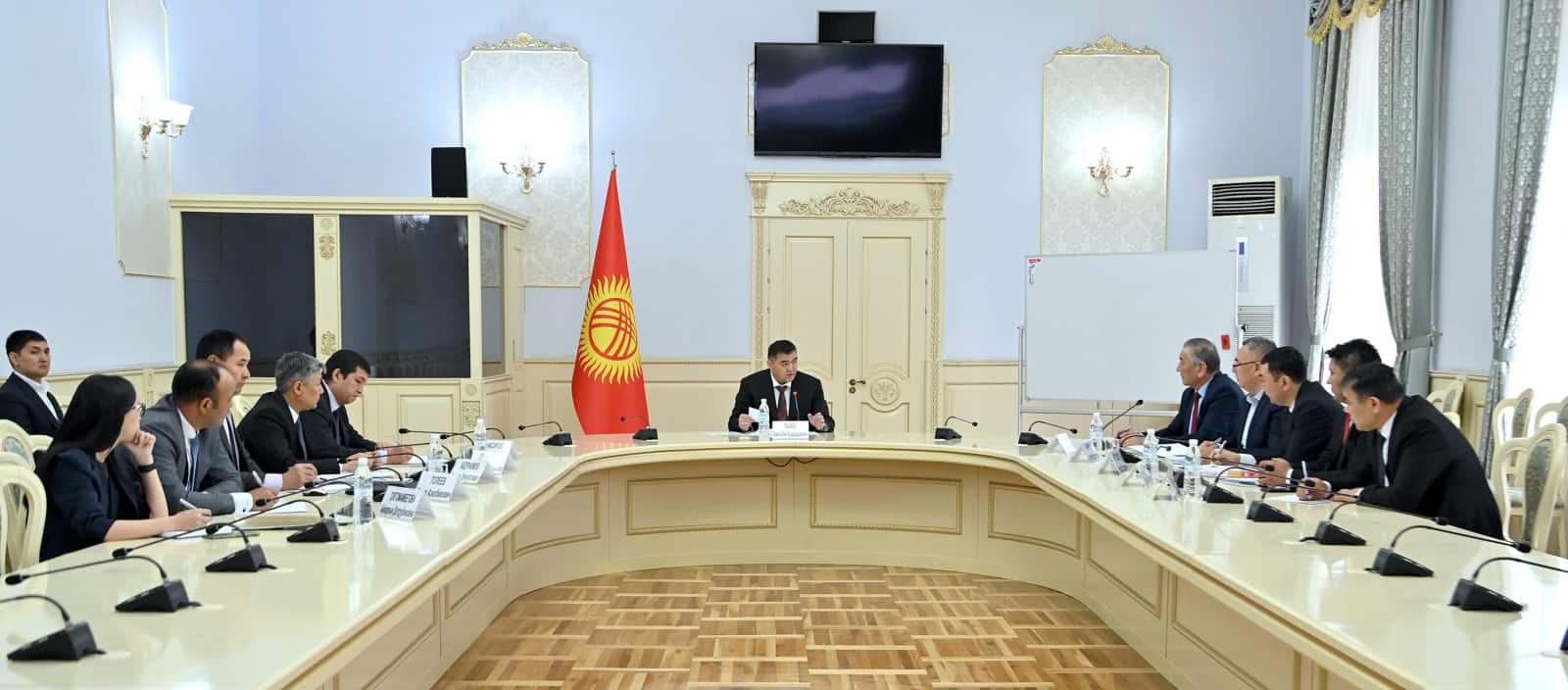 Зампред кабмина Камчыбек Ташиев провел совещание по приграничным вопросам