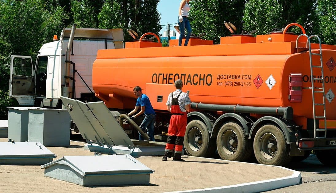 Кыргызстан начал закупать 70% горючего топлива из России за рубли