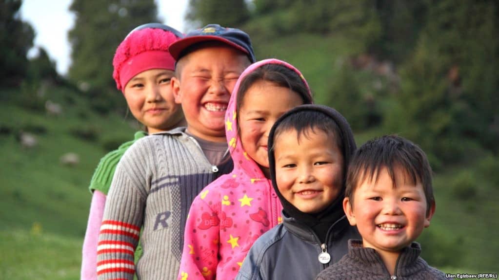 В Кыргызстане 2.5 млн детей – Цифры и факты к Международному дню защиты детей