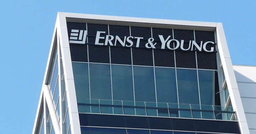 Аудит Нацбанка КР проведет британская компания Ernst & Young