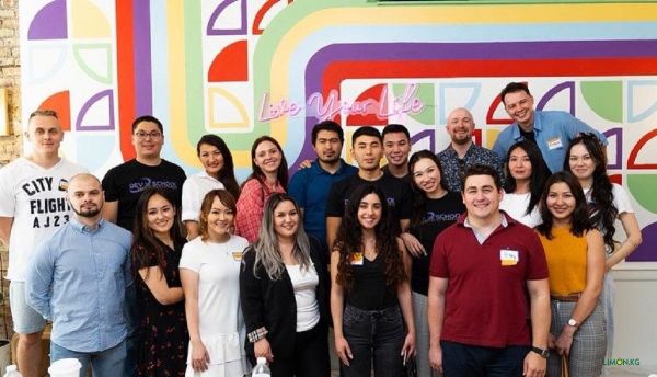 Компания DevX School, основанная кыргызстанцами в Чикаго, прошла в глобальный акселератор Antler в Сингапуре