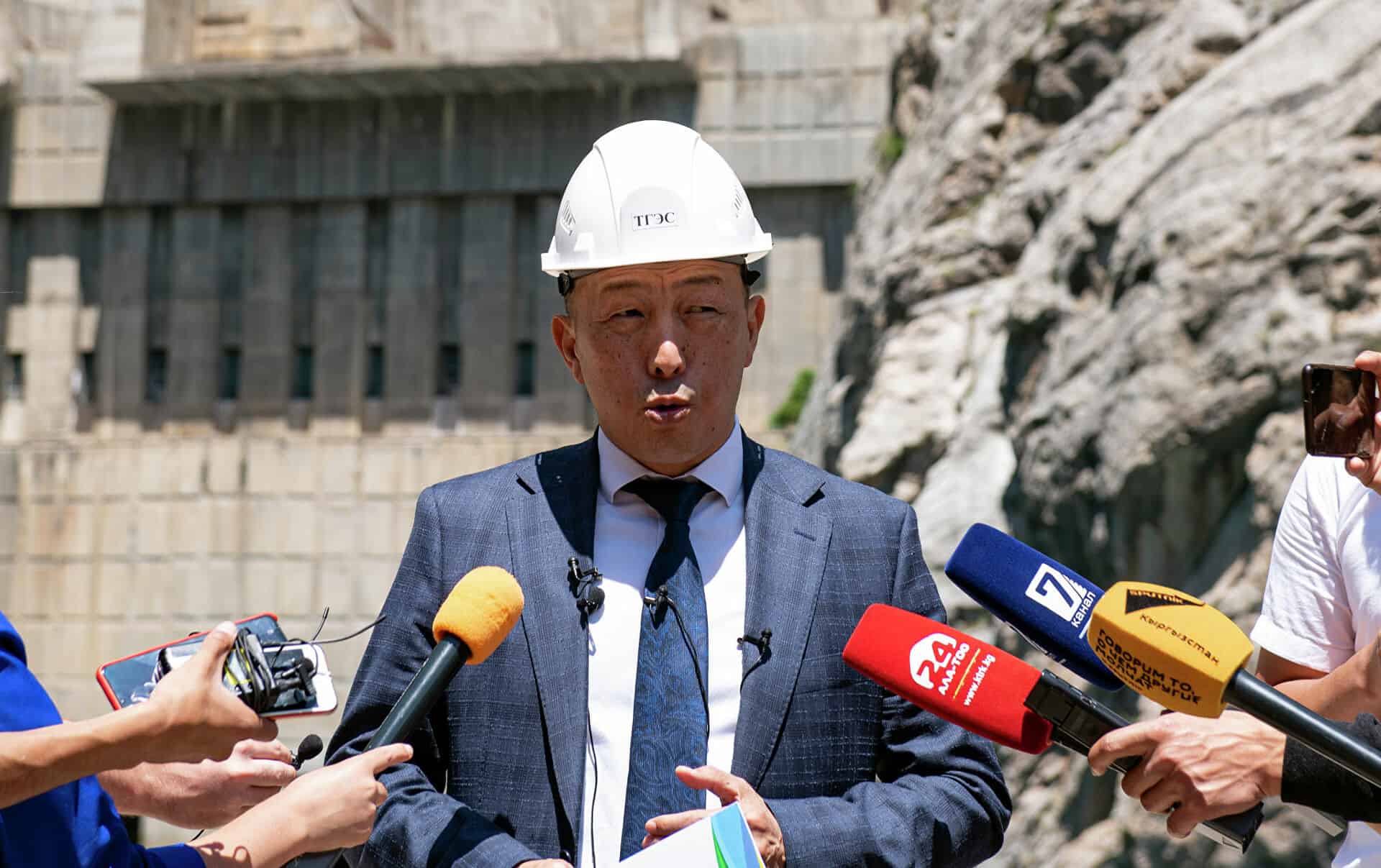 В Кыргызстане созданы все условия для развития возобновляемых источников энергии — Бекмурзаев