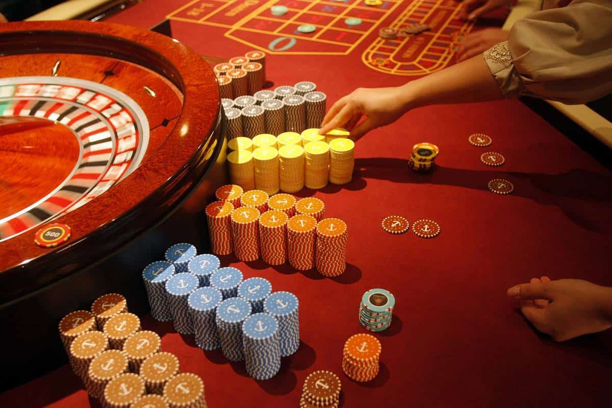 При принятии закона сначала казино откроются на Иссык-Куле, а затем в Бишкеке – Акылбек Жапаров