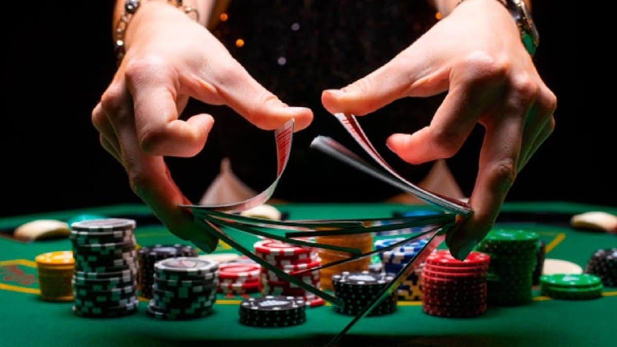 Открытие казино обеспечит работой до 12 тысяч человек — глава кабмина