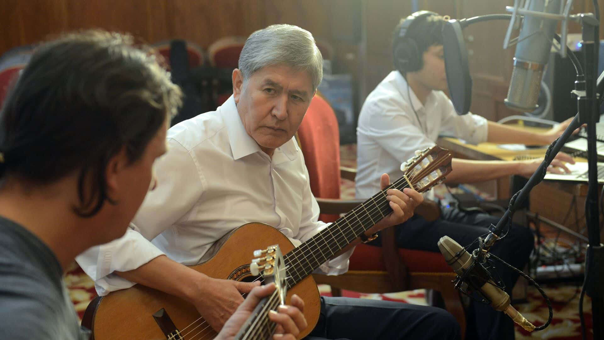Атамбаев может заработать до 200 сомов на своих песнях — «Кыргызпатент» готов выплатить гонорар