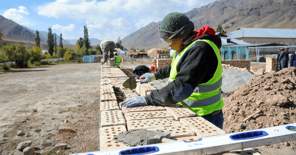 На строительство домов для памирских кыргызов выделят 77 млн сомов