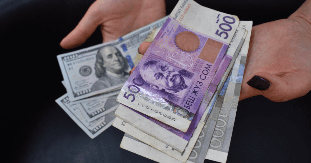 Доллар растет — Нацбанк определил курсы валют на 1 ноября