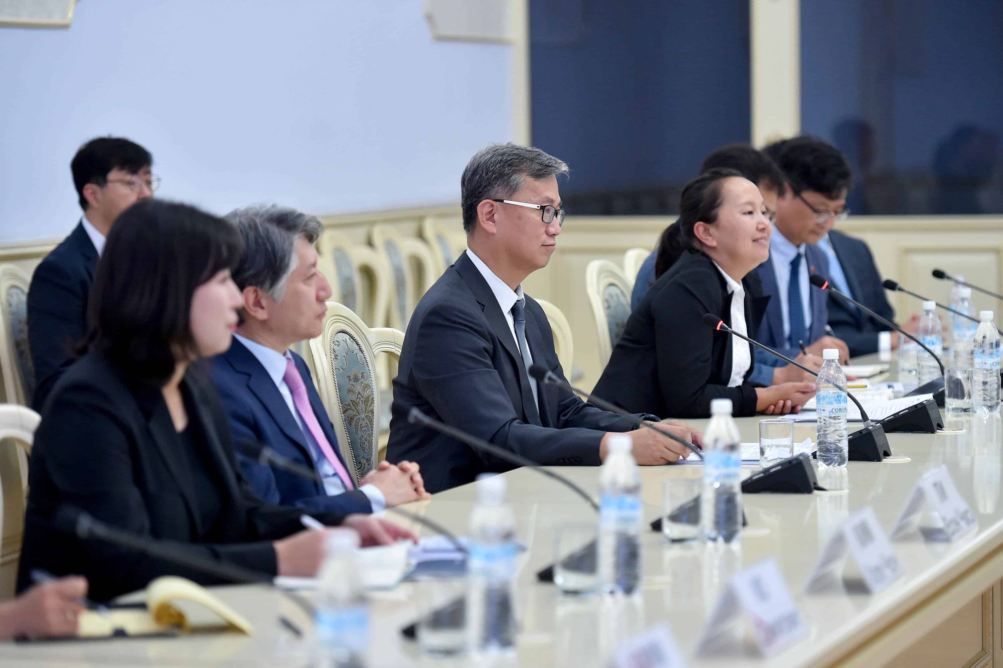 Акылбек Жапаров и вице-президент Korea Telecom обсудили развитие электронной коммерции в КР