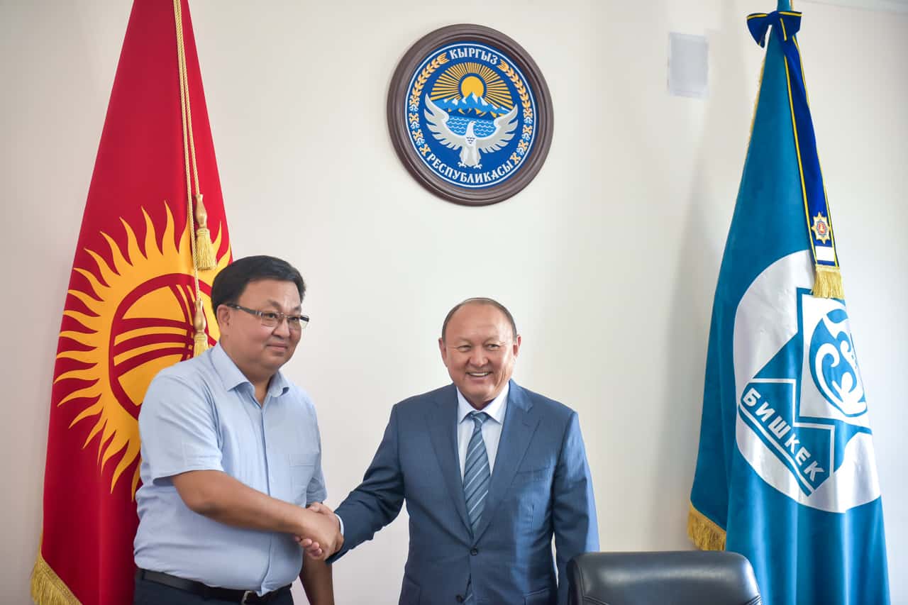 Узбекско-Кыргызский фонд развития предложил закупить мэрии Бишкека спецтехнику в лизинг