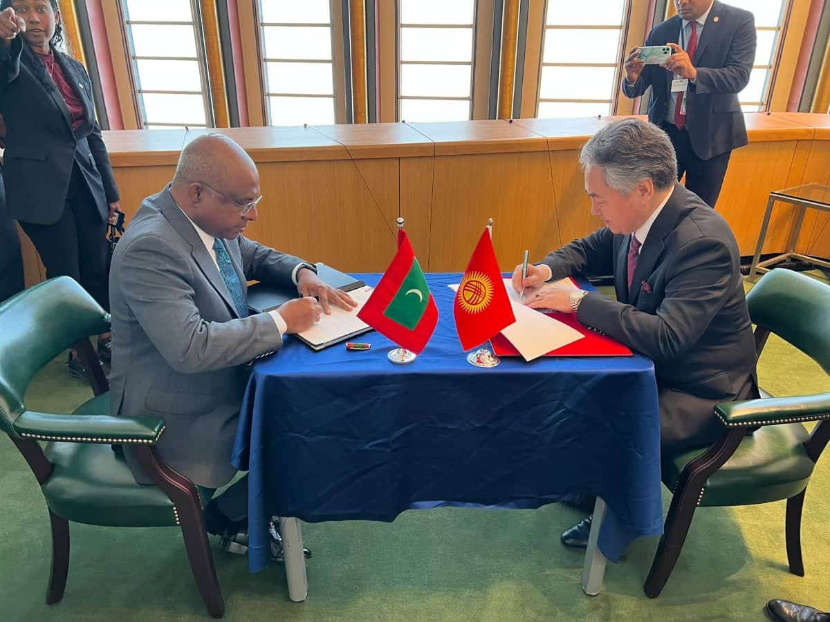 Кыргызстан и Мальдивы намерены установить безвизовый режим
