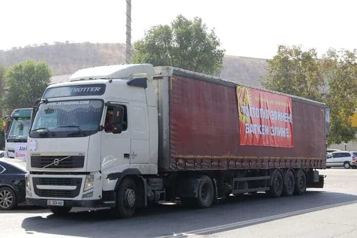 Из Джалал-Абадской области в Баткен отправили 54 тонны гумпомощи