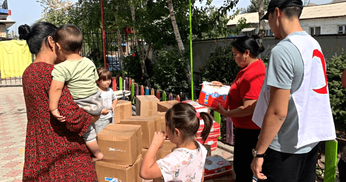 USAID выделил более 8 млн сомов для помощи перемещенным семьям Баткенской области