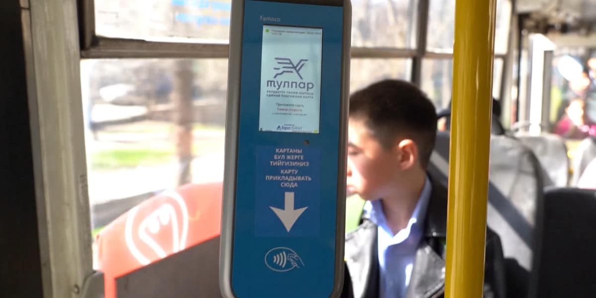 Наличную оплату за проезд в общественном транспорте Бишкека сделают дороже безналичной